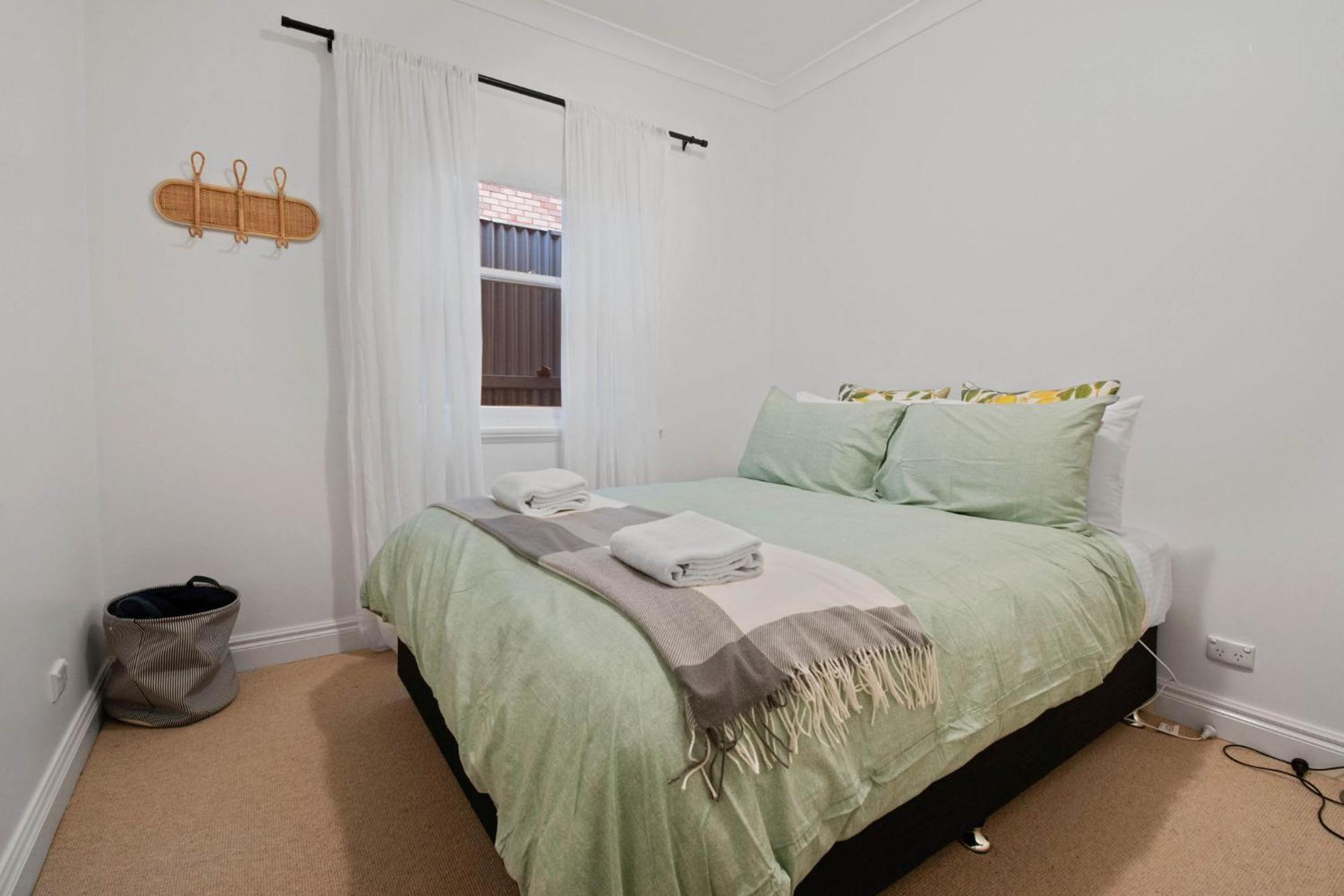 The Hideaway - Charming Cottage, Entertaining Area Wagga Wagga Bagian luar foto