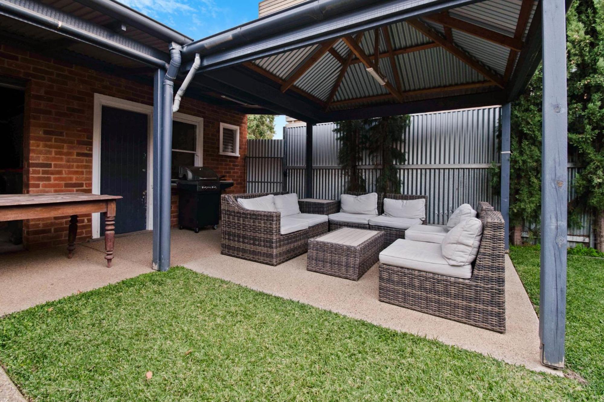 The Hideaway - Charming Cottage, Entertaining Area Wagga Wagga Bagian luar foto