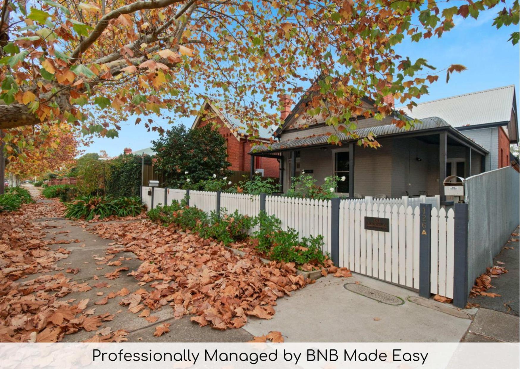 The Hideaway - Charming Cottage, Entertaining Area Wagga Wagga Bagian luar foto